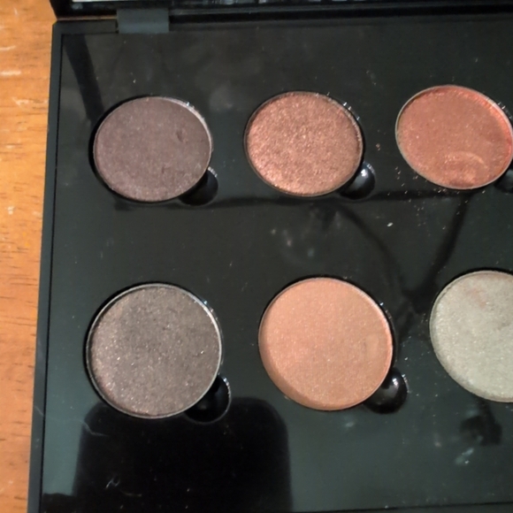 Urban Decay Magnetic Single Shadow Case 8 Shades Rare Htf Discontinued Colors. - Picture 3 of 7
